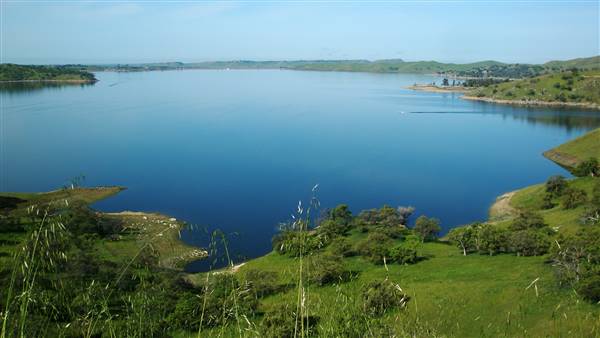 Millerton Lake State Recreation Area (SRA) (4/1/2011 - Credits: By David Prasad [CC BY-SA 2.0 (http://creativecommons.org/licenses/by-sa/2.0)], via Wikimedia Commons)