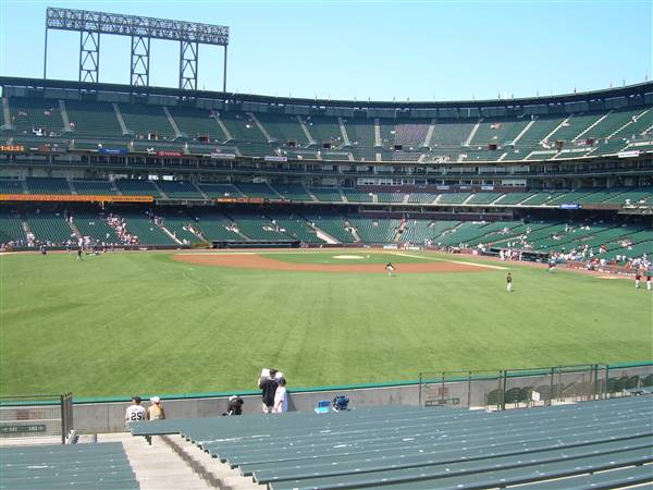 Oracle Park (7/23/2006 - Credits: By No machine-readable author provided. Coasttocoast assumed (based on copyright claims). [GFDL (http://www.gnu.org/copyleft/fdl.html), CC-BY-SA-3.0 (http://creativecommons.org/licenses/by-sa/3.0/) or CC BY-SA 2.5-2.0-1.0 (http://creativecommons.org/licen)