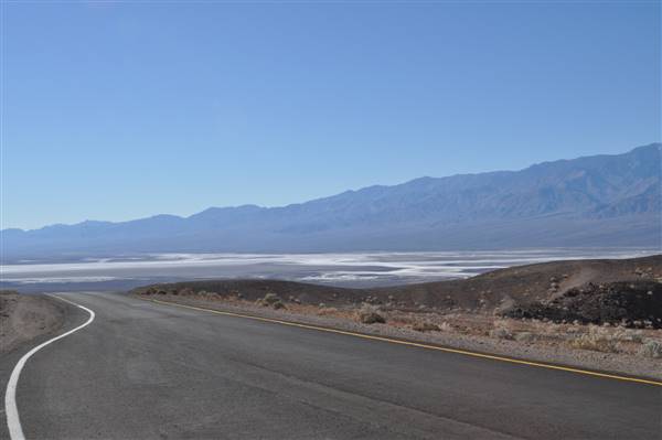 Artist Drive - Death Valley - Highway 168 (11/25/2010 - Credits: By InSapphoWeTrust from Los Angeles, California, USA (Artist's Drive) [CC BY-SA 2.0 (http://creativecommons.org/licenses/by-sa/2.0)], via Wikimedia Commons)