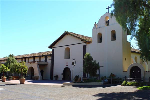 Mission Santa Ines (6/18/2012 - Credits: "Mission Santa Ines 2" by Justin Ennis (CC BY 2.0)[https://creativecommons.org/licenses/by/2.0/legalcode]https://www.flickr.com/photos/averain/)