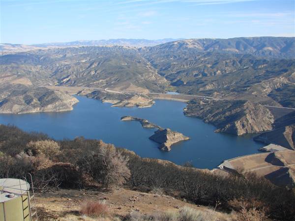 Pyramid Lake (10/28/2006 - Credits: "Pyramid Lake, California" by Charles White (CC BY-NC-ND 2.0)[https://creativecommons.org/licenses/by-nc-nd/2.0/legalcode]https://www.flickr.com/photos/firelookout/)