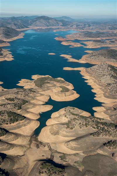 New Melones Reservoir and Stevnot Bridge (5/13/2014 - Credits: Photo by: California Department of Water Resources)