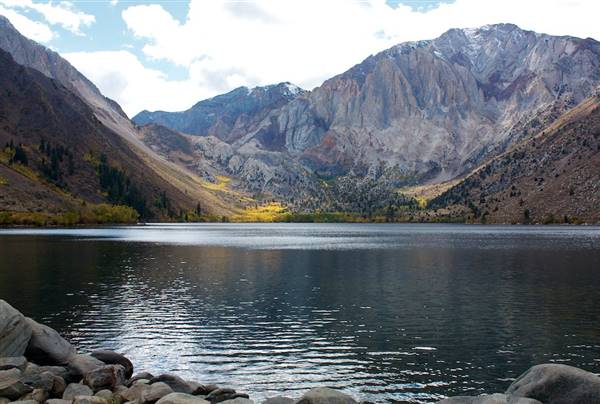 Convict Lake / Convict Lake Resort (10/12/2012 - Credits: "Convict Lake" by Rob DeGraff (CC BY-NC-ND 2.0)[https://creativecommons.org/licenses/by-nc-nd/2.0/legalcode]https://www.flickr.com/photos/photodegraff/)
