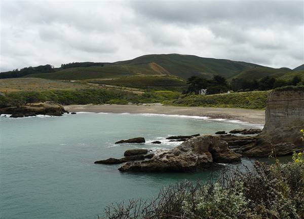 Montana de Oro State Park (SP) (6/5/2009 - Credits: "Spooner's Cove" by Joyce Cory (CC BY 2.0)[https://creativecommons.org/licenses/by/2.0/legalcode]https://www.flickr.com/photos/docentjoyce/)