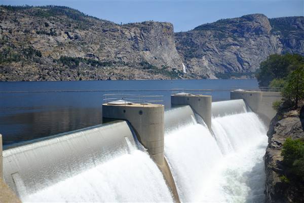 Hetch Hetchy Reservoir / O'Shaughnessy Dam (6/26/2016 - Credits: "DSCF3250" by Tosh Chiang (CC BY 2.0)[https://creativecommons.org/licenses/by/2.0/legalcode]https://www.flickr.com/photos/imlichenit/)