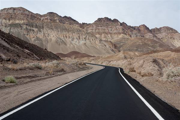 Artist Drive - Death Valley - Highway 168 (6/10/2010 - Credits: "Death Valley" by Ritchie Argue (CC BY-NC-ND 2.0)[https://creativecommons.org/licenses/by-nc-nd/2.0/legalcode]https://www.flickr.com/photos/thrustty/)