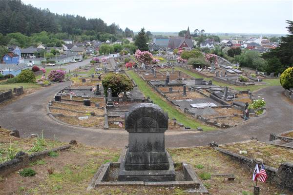 Ferndale Cemetery (5/25/2015 - Credits: "Ferndale Cemetery" by Flickr User: Sandwichgirl (CC BY-NC-ND 2.0)[https://creativecommons.org/licenses/by-nc-nd/2.0/legalcode]https://www.flickr.com/photos/sandwichgirl/)