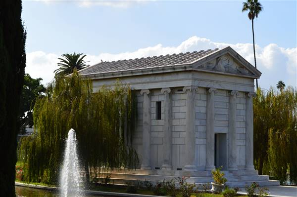 Hollywood Forever Cemetery (11/17/2013 - Credits: "Hollywood_Forever_Cemetery" by Daniel Hartwig (CC BY 2.0)[https://creativecommons.org/licenses/by/2.0/legalcode]https://www.flickr.com/photos/dwhartwig/)