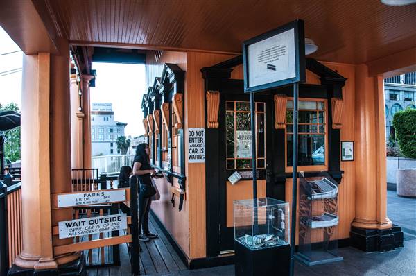 Angels Flight Railway (4/27/2013 - Credits: "20130427_5434.jpg" by Jim Maurer (CC BY-NC-ND 2.0)[https://creativecommons.org/licenses/by-nc-nd/2.0/legalcode] https://www.flickr.com/photos/schaffner/)
