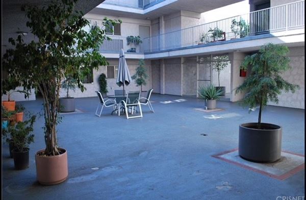 Villa Sherman Oaks (1/16/2018)