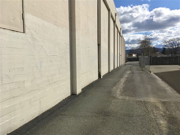Ukiah Regal Theater - Alley behind theater (2/27/2018 - Credits: Kellen Lim)