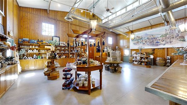 Agua Dulce Winery and Vineyards (9/23/2020 - Credits: Kevin Dole - Home3D.us - 818 568 8876)