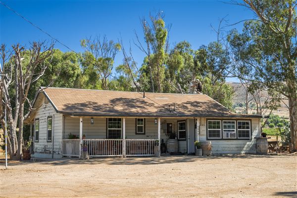 Agua Dulce Winery and Vineyards (9/23/2020 - Credits: Kevin Dole - Home3D.us - 818 568 8876)