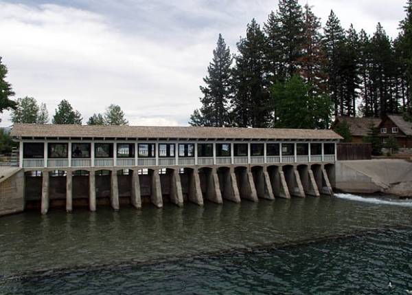 Fanny Bridge/Tahoe Dam (12/31/2003)