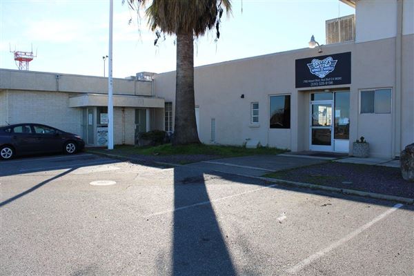 Breezy's Wings and Wheels Cafe (3/1/2022 - Credits: Film Tehama)