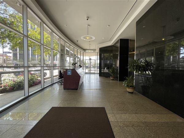 Glendale Office Building (6/9/2022 - Credits: Margarita Reyes)