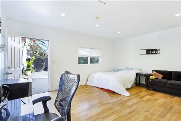 Single Family Residence With Pool (12/13/2022 - Credits: Blue Sky Photography)