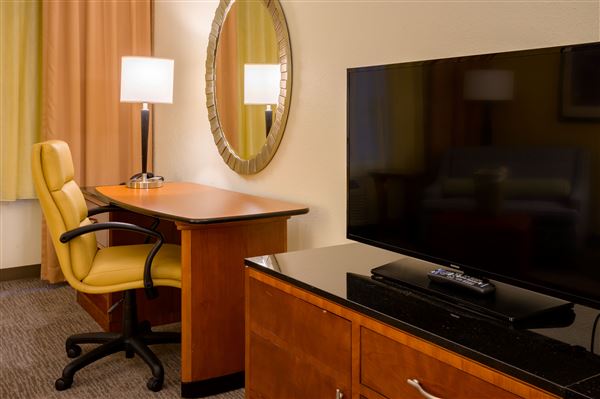 Airtel Plaza Hotel and Conference Center - Rooms (1/10/2023 - Credits: Jennifer Pochedly)
