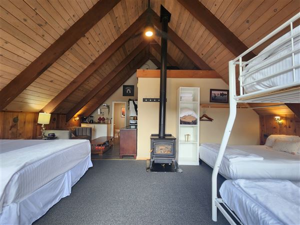 Cinnamon Bear Inn - Mammoth Lakes (9/10/2022 - Credits: Cinnamon Bear Inn)
