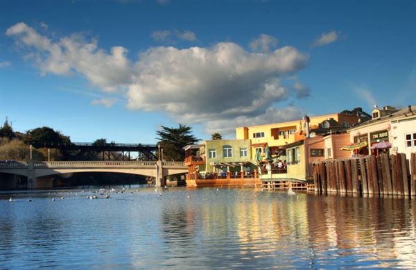 Capitola Village - Capitola Bridge - "Enjoy Your Weekend" (11/25/2006 - Credits: Tony Lam)