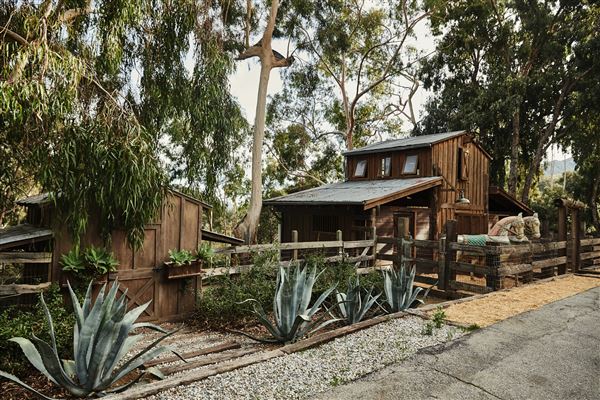 Elsewhere Topanga - THE BARN (1/24/2020 - Credits: Margaret Mentaberry)