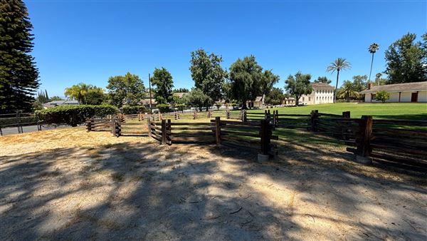 Los Encinos State Historic Park (SHP) adjacent to currently closed Lakeside Restaurant & Lounge (7/12/2024 - Credits: Brandy Davis)