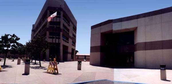 Huntington Beach City Hall (12/31/2003)