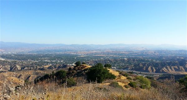 Santa Clarita (2/1/2013 - Credits: By Jkinsocal - Own work, CC BY-SA 3.0, https://commons.wikimedia.org/w/index.php?curid=24399308 [https://en.wikipedia.org/wiki/Santa_Clarita,_California#/media/File:Santa_Clarita_Overlook.jpg])