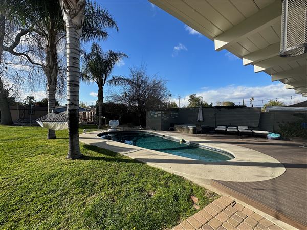 Walnut Acres Woodland Hills (10/29/2024 - Credits: submitted by: Chen Yaacov)