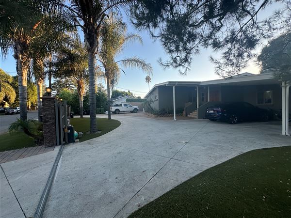 Walnut Acres Woodland Hills (10/29/2024 - Credits: submitted by: Chen Yaacov)