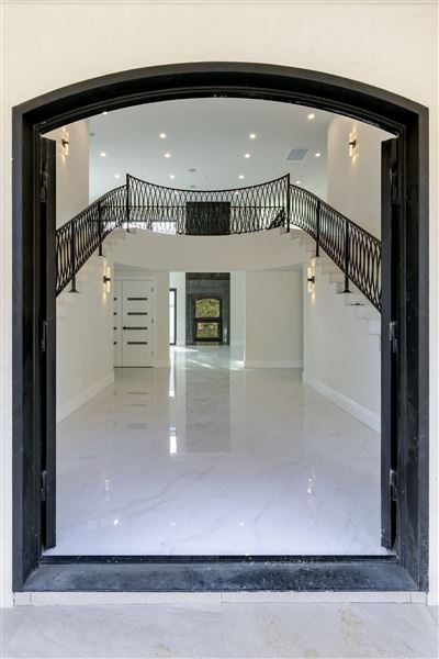 Luxury Mansion in South Pasadena (1/7/2025 6:27:29 PM - Credits: submitted by:)