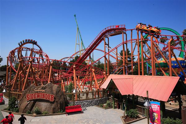 Knott's Berry Farm & Knott's California Marketplace - Camp Snoopy - Sierra Sidewinder (5/15/2025 - Credits: Six Flags Entertainment Corporation)