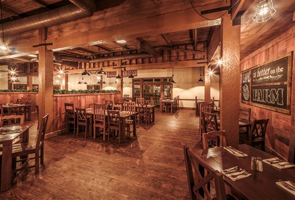 Knott's Berry Farm & Knott's California Marketplace - Mrs. Knott's Chicken Dinner Restaurant Main Room (5/20/2025 - Credits: Six Flags Entertainment Corporation)