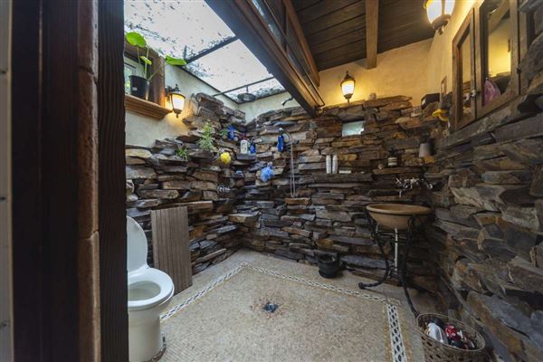 Woodland Hills Rustic Cabin (5/20/2025 - Credits: submitted by: Dominic Ottersbach)
