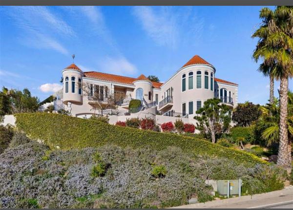 Ventura Castle  Italian Palazzo (7/1/2025 - Credits: Julie Balzer)