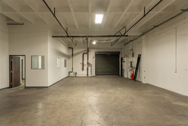 Spacious DTLA Warehouse With Office Ideal For Events/Filming (7/22/2025 - Credits: submitted by: Simon Neman)