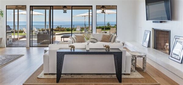Malibu Country Estates Home (5/24/2025 - Credits: Monique Frese. &  Lynne Bentel)