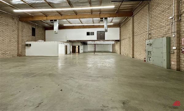 Grimco Owensmouth - Office Warehouse Building - VACANT (9/8/2025 - Credits: submitted by: Joseph Grinbaum / updated 7.15.2021 lm)