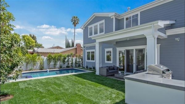 Beautiful Newly Constructed (2018) Cape Cod Home in Studio City (7/1/2018 - Credits: David Levy)