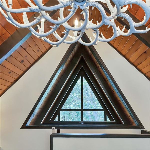 Twin Peaks Mountain Cabin (8/31/2022 - Credits: submitted by: Alex Persons)