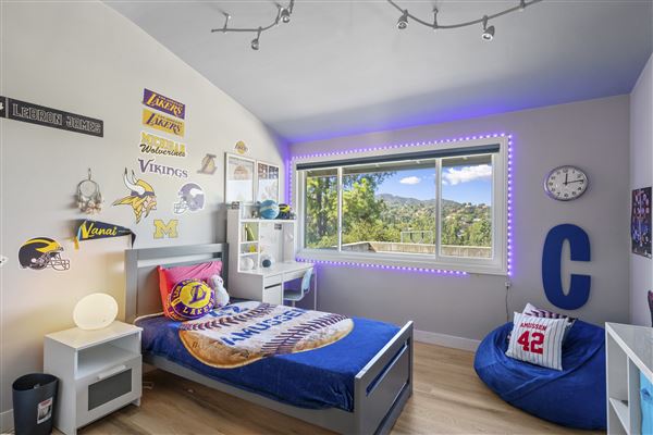 Sherman Oaks Oasis (10/20/2025 - Credits: submitted by: Andrea Bailey)