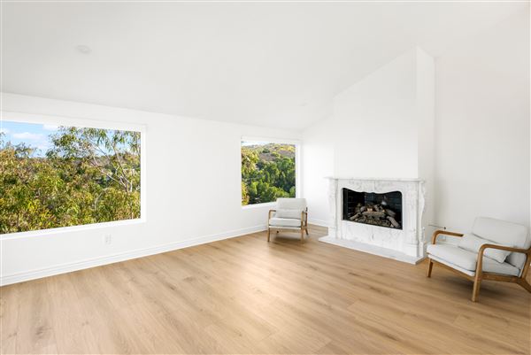 Modern Hillside Home (11/7/2025 - Credits: Cedric Benjamin and Jessica Theile)
