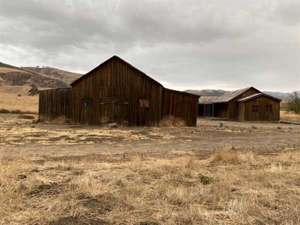 Big Sky Movie Ranch - Barns (11/17/2025 - Credits: Owner)