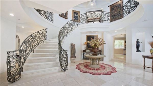 Chatsworth Hills Estate (12/5/2025 - Credits: submitted by: Artur Harutyunyan)
