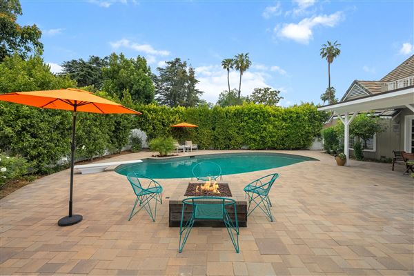Suburban House Van Nuys (3/15/2026 - Credits: submitted by: Susan Krieg)