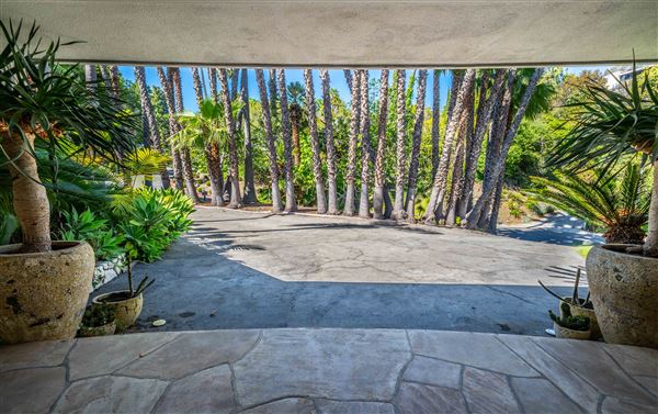 Vintage Hollywood Vibes – Secluded Palm-Lined Mid-Century Pool Oasis Wrapped In Lush Greenery – A Filmmaker’s Dream! (4/5/2025 - Credits: Elegant Textiles, Inc.)