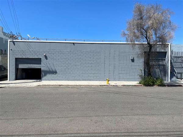 Spacious DTLA Warehouse With Office Ideal For Events/Filming (4/16/2026 - Credits: Elegant Textiles, Inc.)