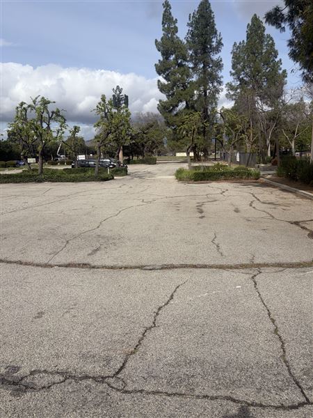 Woodland Hills Basecamp/ Crew Parking (5/8/2026 7:26:58 PM - Credits: submitted by: Shivam Dhupar)