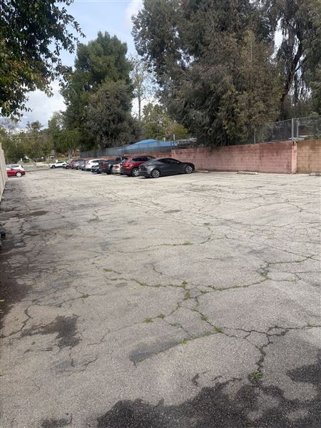 Woodland Hills Basecamp/ Crew Parking (5/8/2026 7:28:08 PM - Credits: submitted by: Shivam Dhupar)