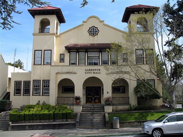 City of Larkspur (3/21/2010 - Credits: By Sanfranman59 - Own work, CC BY-SA 3.0, https://commons.wikimedia.org/w/index.php?curid=10379595)